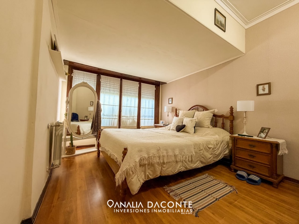 Chalet 3 amb + escritorio. Lopez de Gomara 6100