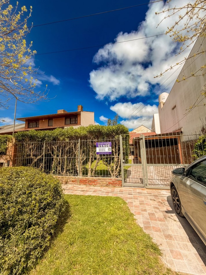 Chalet 3 amb + escritorio. Lopez de Gomara 6100