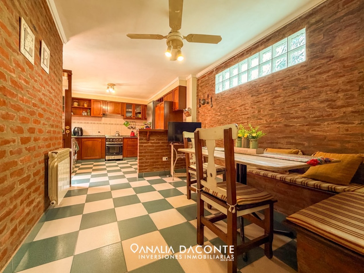 Chalet 3 amb + escritorio. Lopez de Gomara 6100