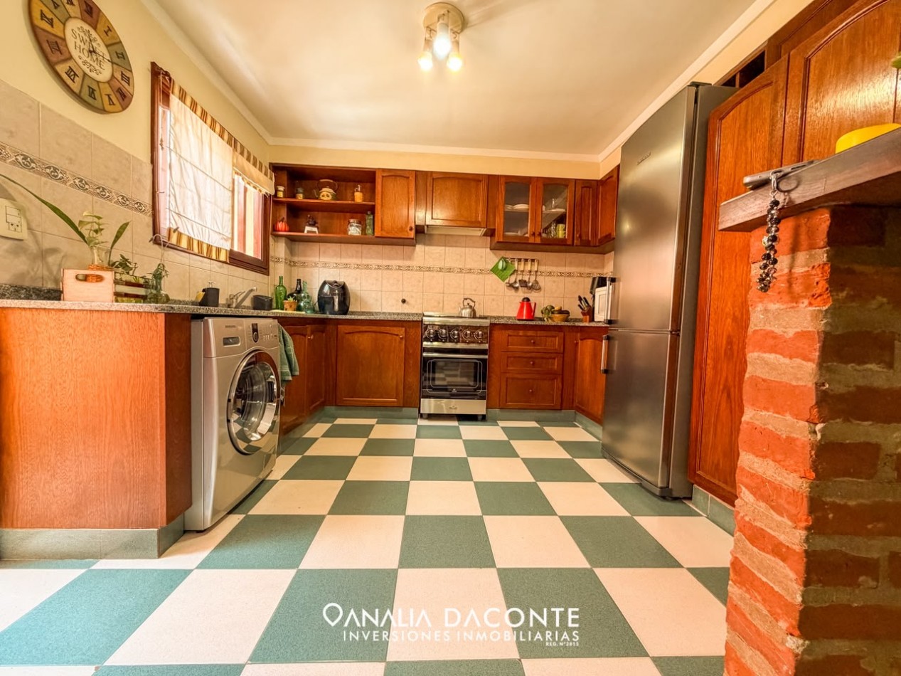 Chalet 3 amb + escritorio. Lopez de Gomara 6100