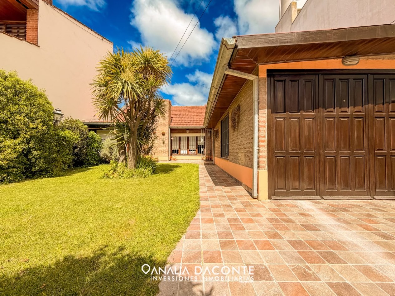 Chalet 3 amb + escritorio. Lopez de Gomara 6100
