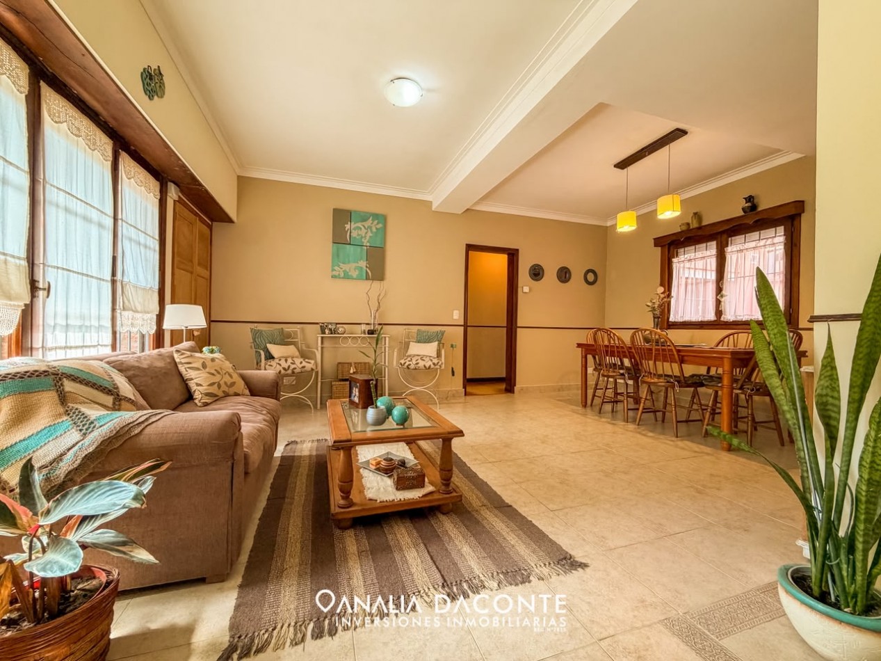 Chalet 3 amb + escritorio. Lopez de Gomara 6100