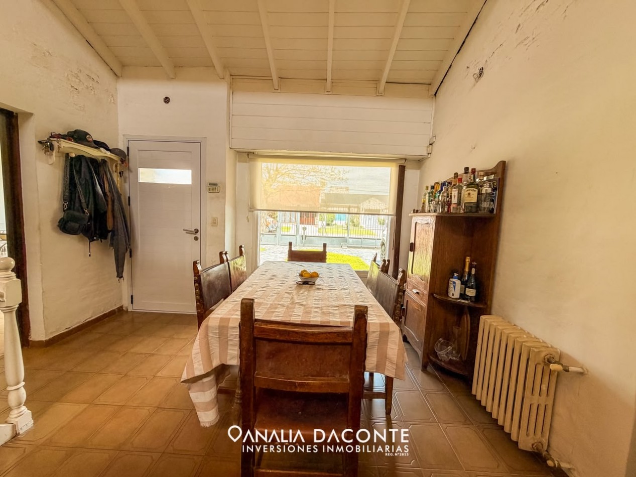 Moderno chalet 5 amb con piscina climatizada y quincho. Florisbelo Acosta al 5700