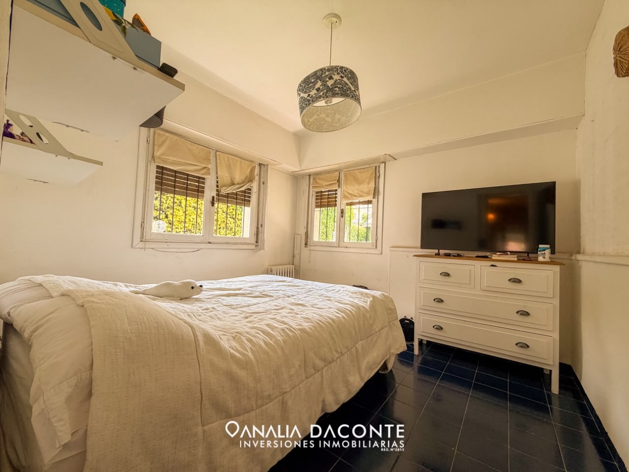 Moderno chalet 5 amb con piscina climatizada y quincho. Florisbelo Acosta al 5700