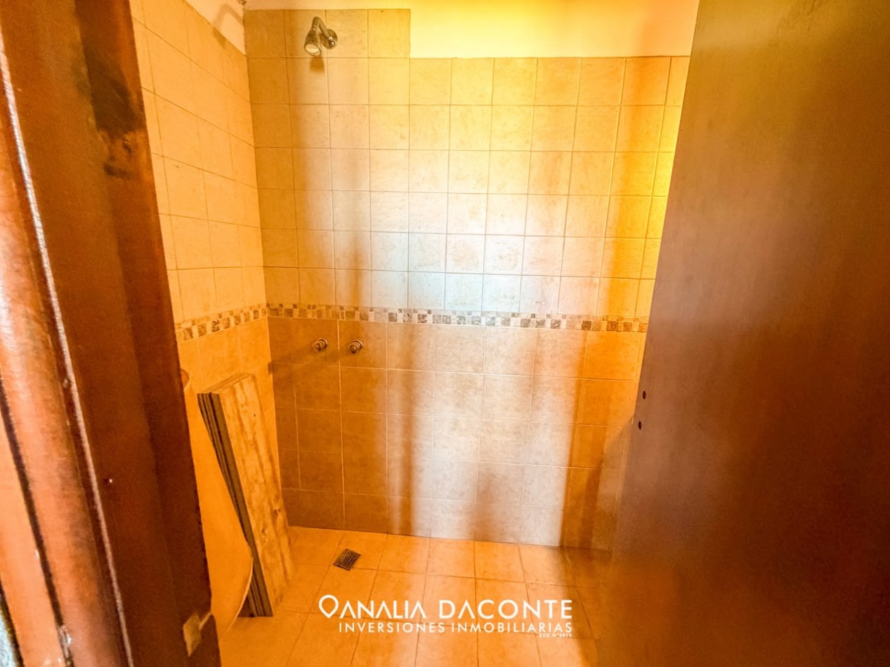Moderno chalet 5 amb con piscina climatizada y quincho. Florisbelo Acosta al 5700
