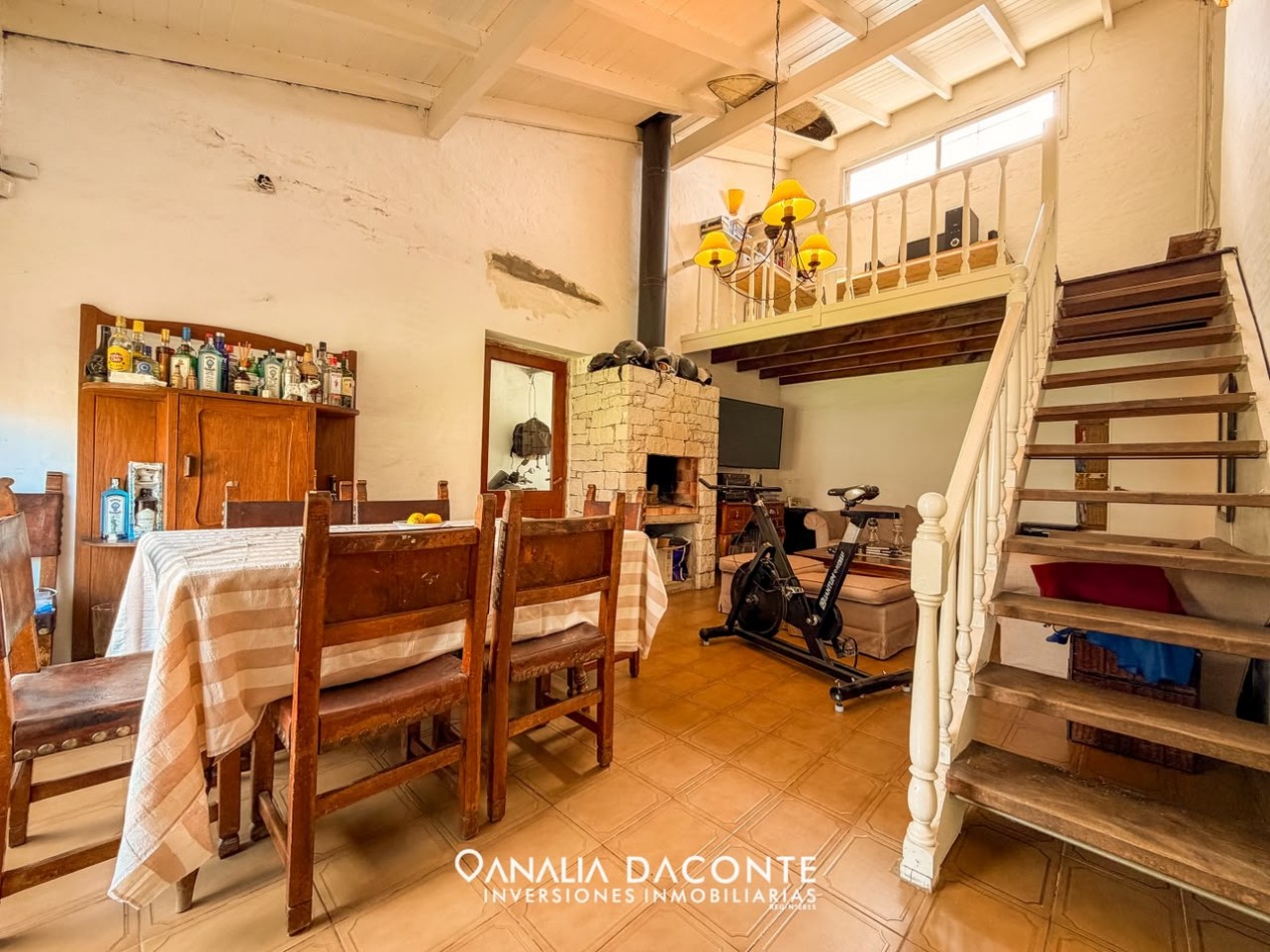 Moderno chalet 5 amb con piscina climatizada y quincho. Florisbelo Acosta al 5700