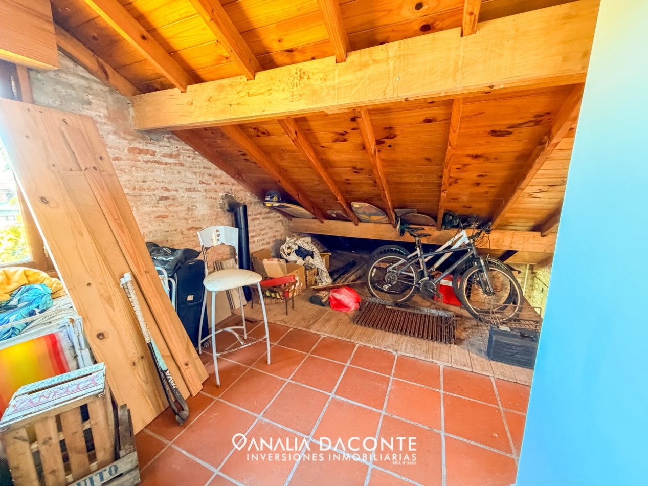 Moderno chalet 5 amb con piscina climatizada y quincho. Florisbelo Acosta al 5700