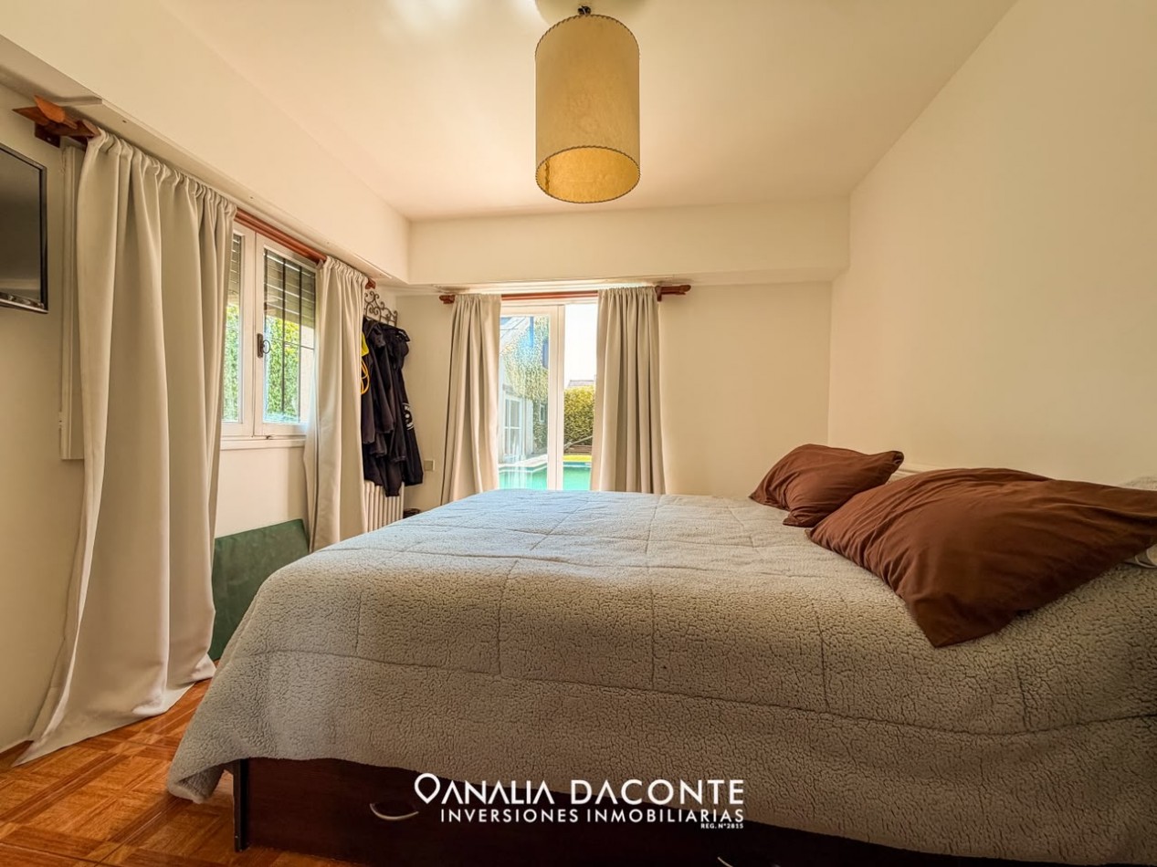 Moderno chalet 5 amb con piscina climatizada y quincho. Florisbelo Acosta al 5700