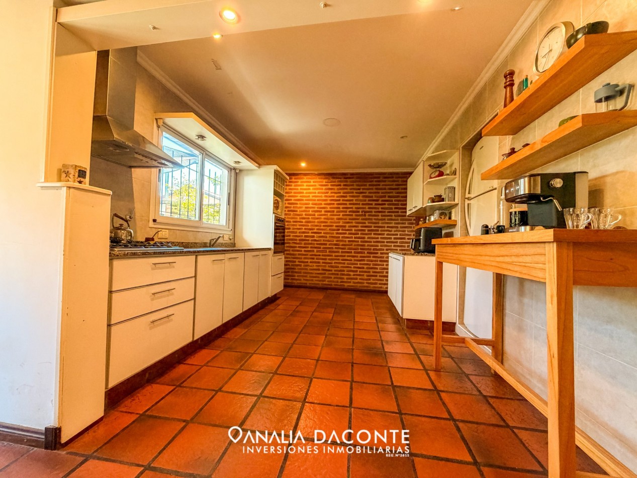 Chalet 4 amb con parque y garage en Caisamar