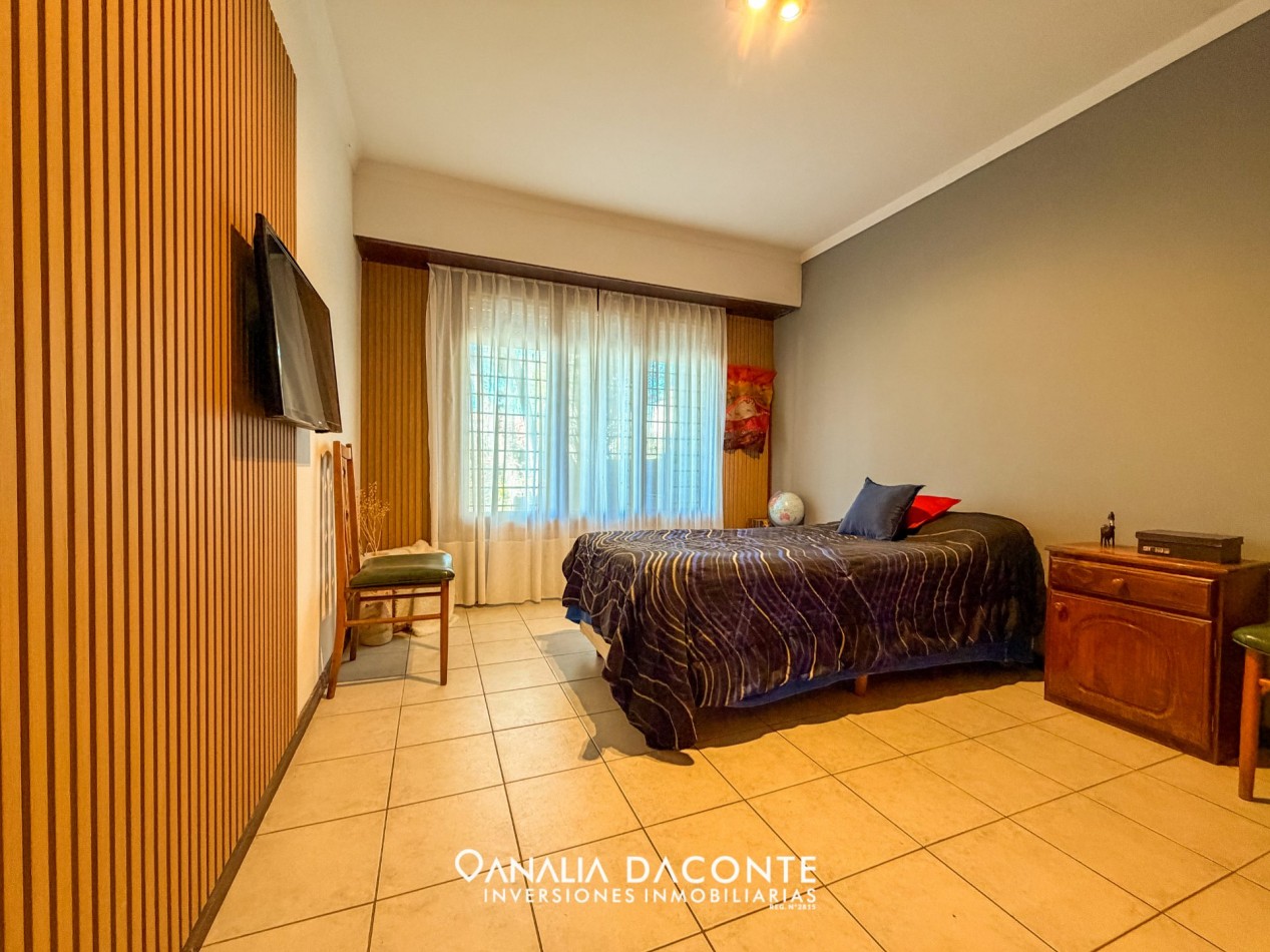 Chalet 4 amb con parque y garage en Caisamar