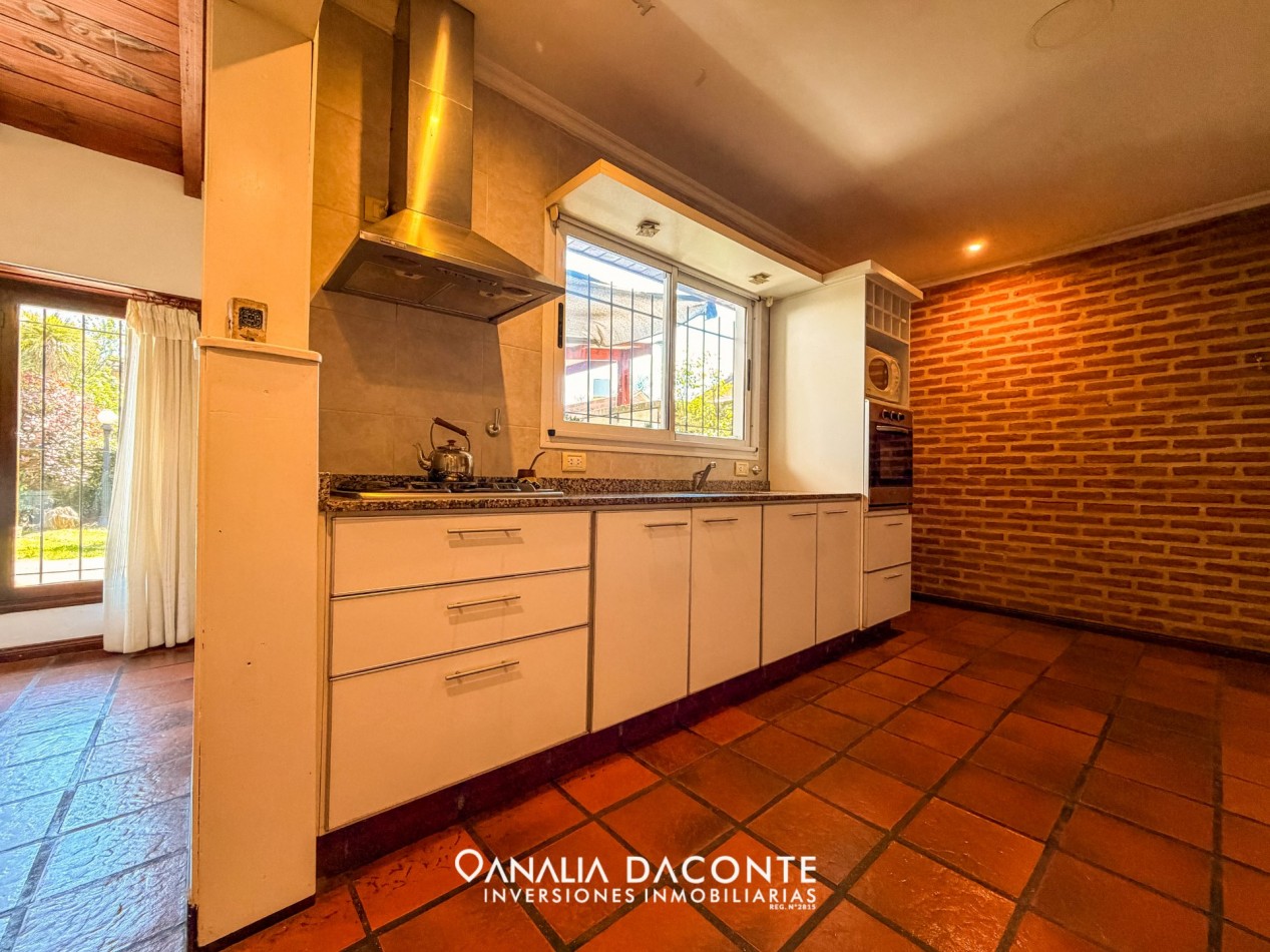 Chalet 4 amb con parque y garage en Caisamar