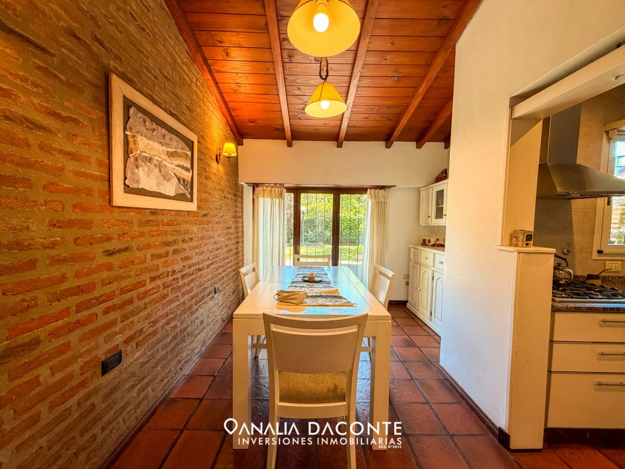 Chalet 4 amb con parque y garage en Caisamar
