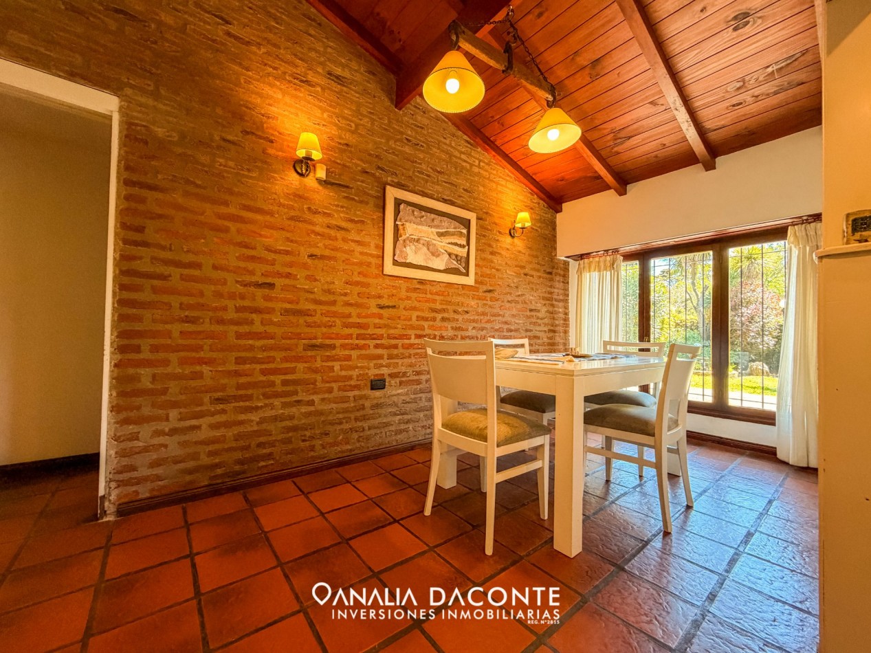 Chalet 4 amb con parque y garage en Caisamar