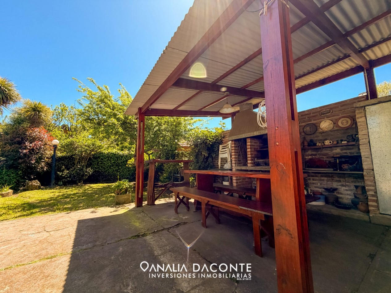 Chalet 4 amb con parque y garage en Caisamar