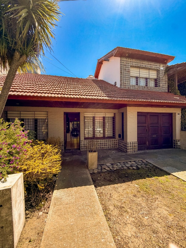 Chalet 4 amb con parque y garage en Caisamar