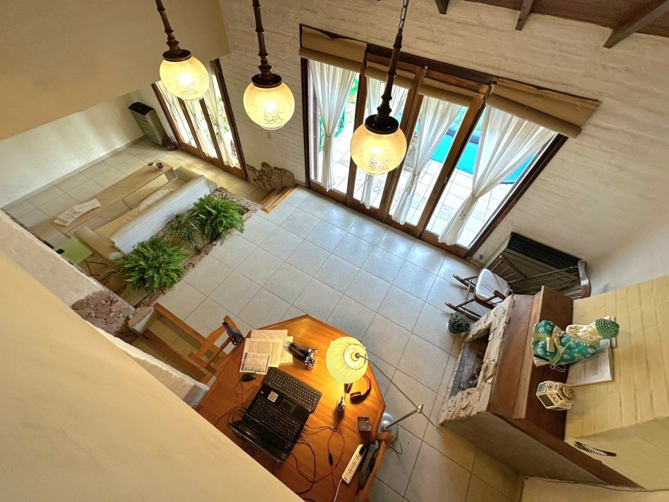Hermoso Chalet 3amb con depto 2 amb. En Lo mejor de Caisamar