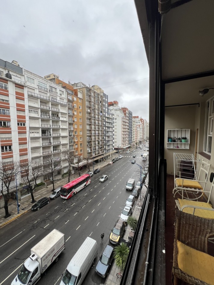 Impecable depto 2 ambientes con balcon a la calle Colon y Lamadrid