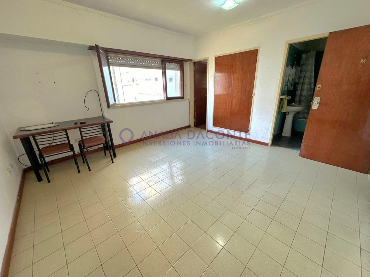 Hermoso Dpto 1 amb. Lateral, abierto. Original impecable