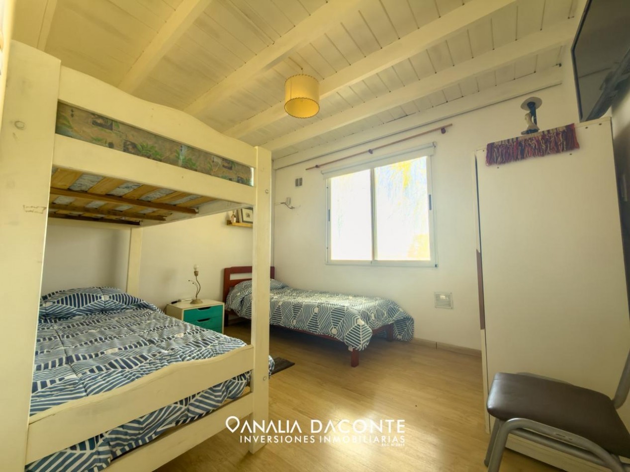 Chalet 4 amb con gran parque quincho y piscina. La Armonia