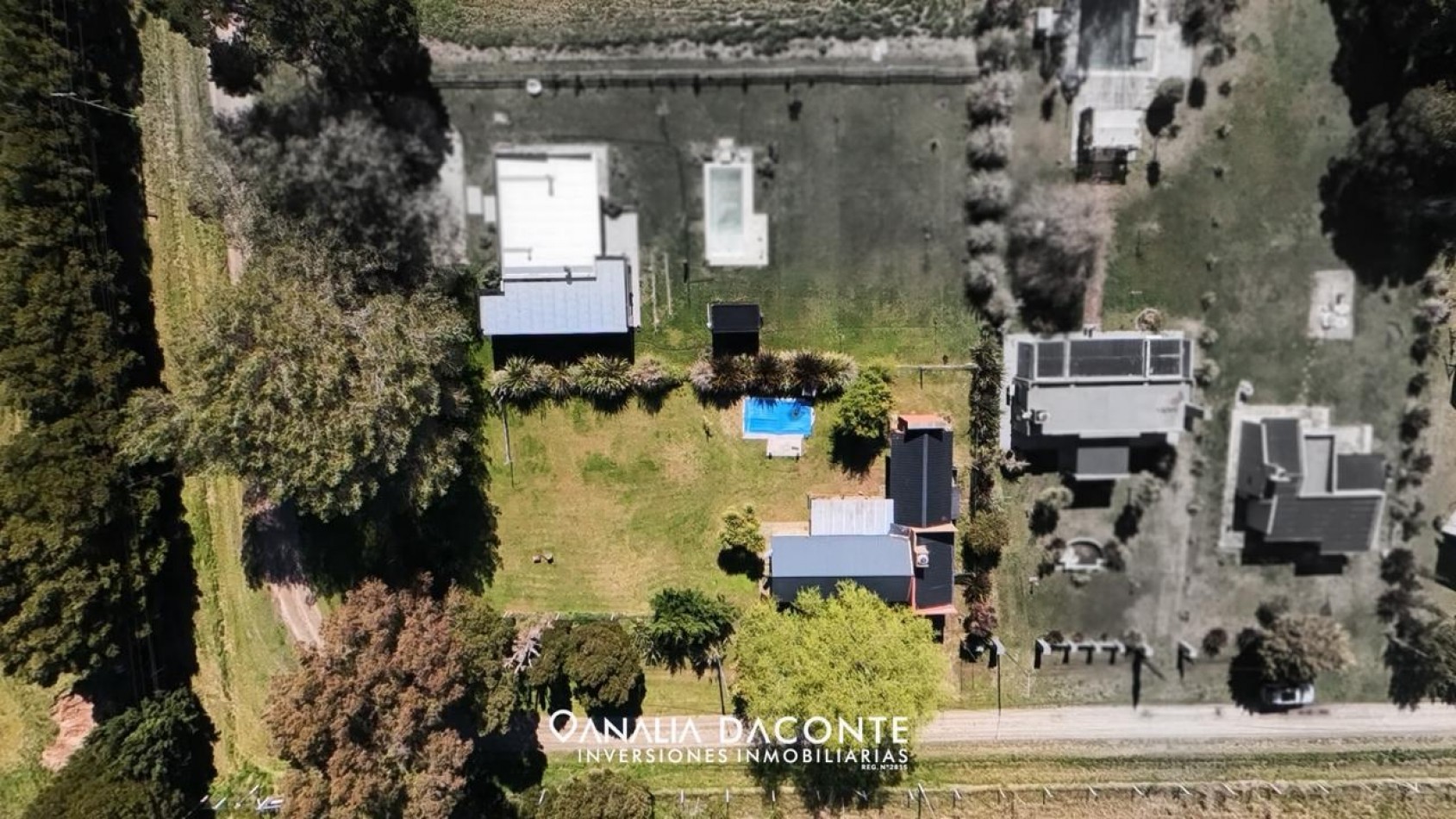Chalet 4 amb con gran parque quincho y piscina. La Armonia