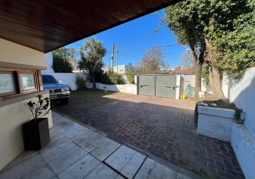 PRECIOSO CHALET 4 AMB. GRAN PARQUE. GARAGE QUINCHO