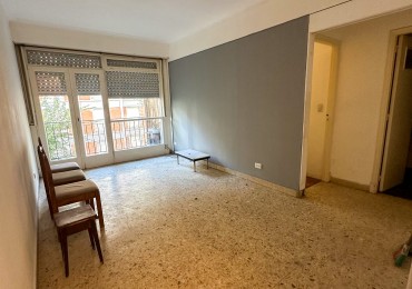 Depto 2 amb con balcon en Centro