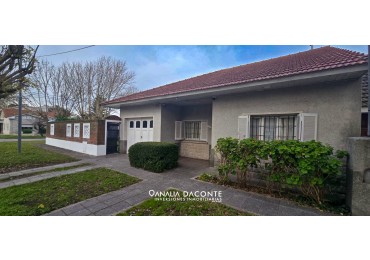 Chalet 3 amb con jardin y garage en Parque Luro