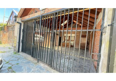 DUPLEX 3 AMBIENTES CON PARQUE Y QUINCHO EN SAN JERONIMO