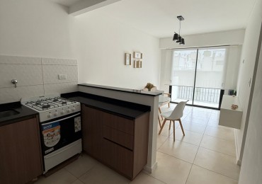 Departamento reciclado a nuevo, dos amb contrafrente con balcon.