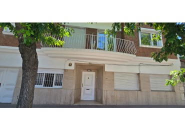 DEPTO 4 AMB, EN ALQUILER VIVIENDA O APTO PROFESIONAL! ZONA ALDREY!