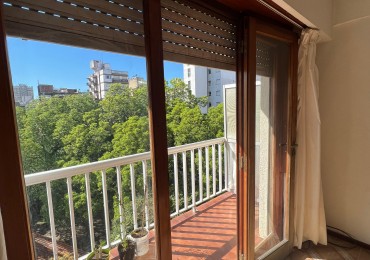 LUMINOSO DEPTO 2 AMB CON BALCON SALIENTE. APTO CREDITO