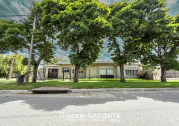 IMPECABLE CHALET 4 AMB  CON GARAGE Y DOS PATIOS! VALENCIA Y B. JUAREZ