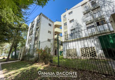 Depto 4 amb con balcon en complejo cerrado. Bajas expensas!