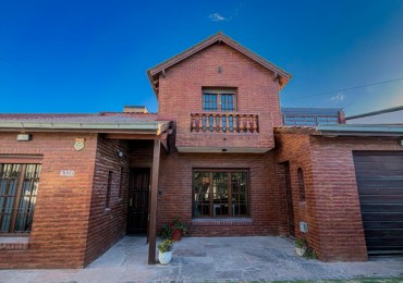 Imponente chalet 5 ambientes con garage y gran parque