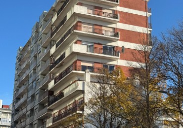 Venta piso de 4 amb con balcon corrido y vista al mar