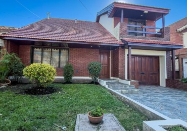 Amplio chalet con parque y garage. Parque Camet