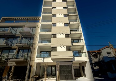 DEPTO 2 AMB CON TERRAZA Y QUINCHO PROPIO DE CATEGORIA A ESTRENAR. EDIFICIO PLAZA MITRE