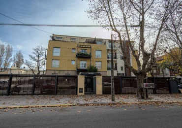 Moderno depto 2 amb en planta baja, con patio y cochera. La Perla