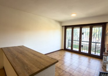 Depto  3 amb en PH a la calle con gran balcon! Parque Luro