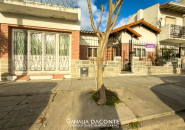 Chalet clasico de 3 amb con garage, patio y quincho. Francia al 1200