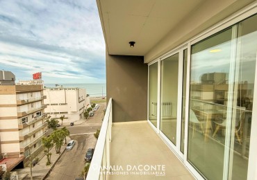 Exclusivo semipiso de 2 amb con vista al mar y cochera. La Perla