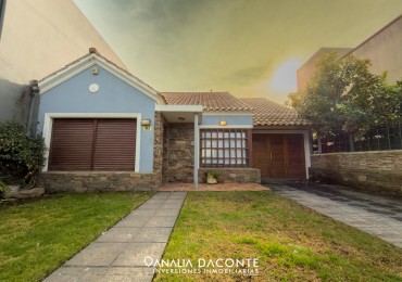 Gran chalet 5 amb con garage, quincho y jardin. Los Pinares