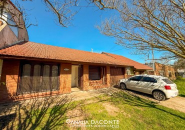 RESERVADO!!!Gran chalet 4 amb con garage pasante al parque y piscina. Lopez de Gomara al 7800