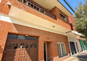 Excelente chalet 5 amb en dos plantas. Dorrego al 2900