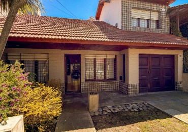 Chalet 4 amb con parque y garage en Caisamar