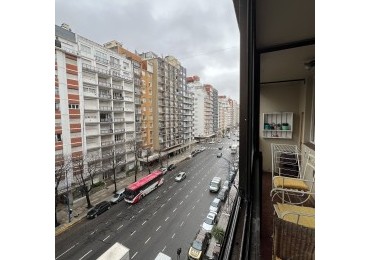 Impecable depto 2 ambientes con balcon a la calle Colon y Lamadrid