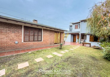 Chalet 4 amb con garage, quincho y jardin. A metros de Av Constitucion