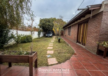Chalet 4 amb con garage, quincho y jardin. Barrio Lopez de Gomara